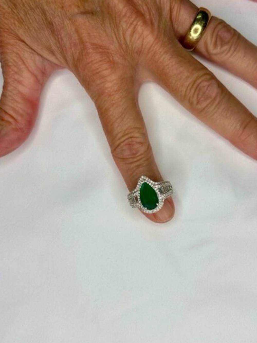 EMERALD GREEN PEAR ON 925  6 3/4 - Picture 5 of 8